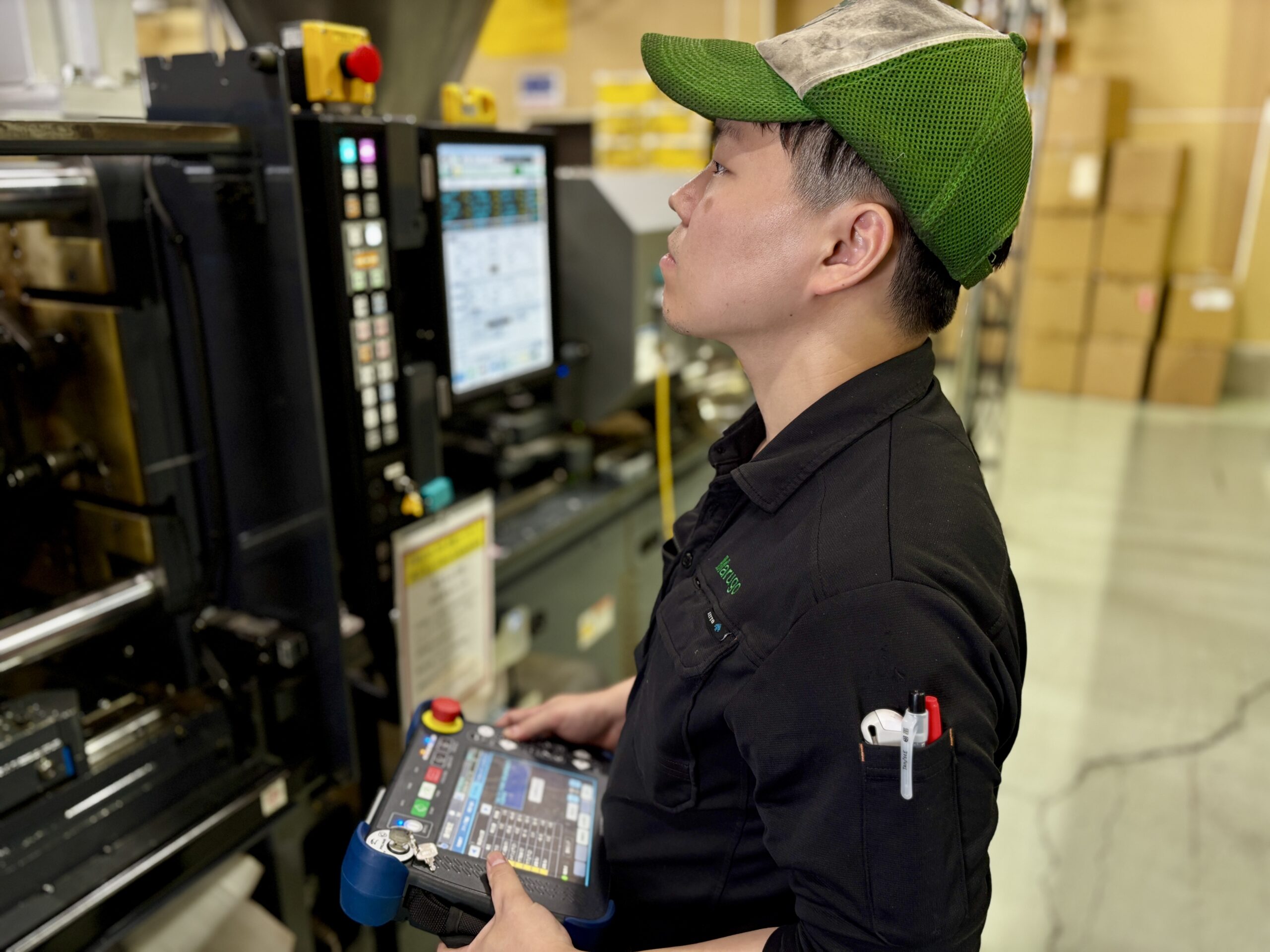 Q.仕事内容は？／A.プラスチック射出成形